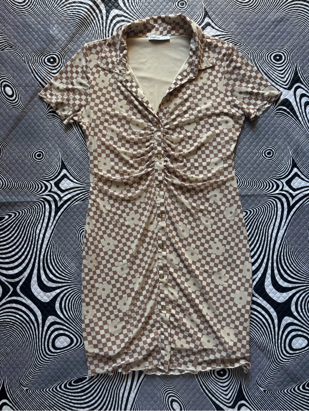 Neutral Beige Checkered Ruched Button-Front Tunic - Picture 2 of 8